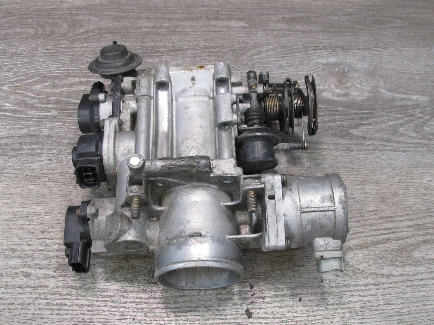 92-96 Lexus JZZ31L SC300 2JZGE Engine Throttle Body TRC w Sensor OEM