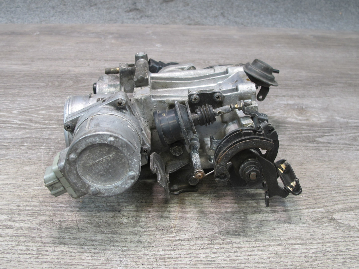 92-96 Lexus JZZ31L SC300 2JZGE Engine Throttle Body TRC w Sensor OEM