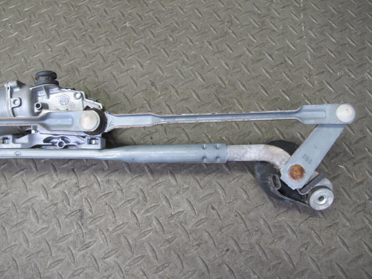 06-13 Lexus GSE20L IS350 IS250 Windshield Wiper Transmission Linkage w Motor OEM