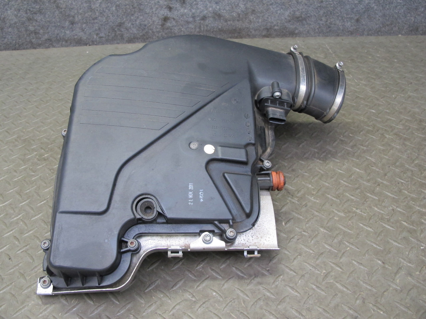 11-13 BMW F12 F10 550i N63 Left Air Intake Cleaner Filter Box w MAF Sensor OEM