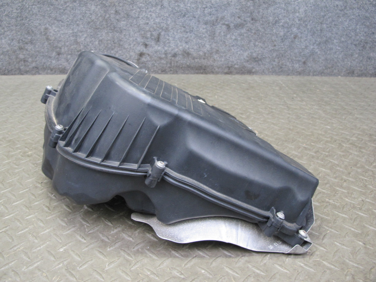 11-13 BMW F12 F10 550i N63 Left Air Intake Cleaner Filter Box w MAF Sensor OEM