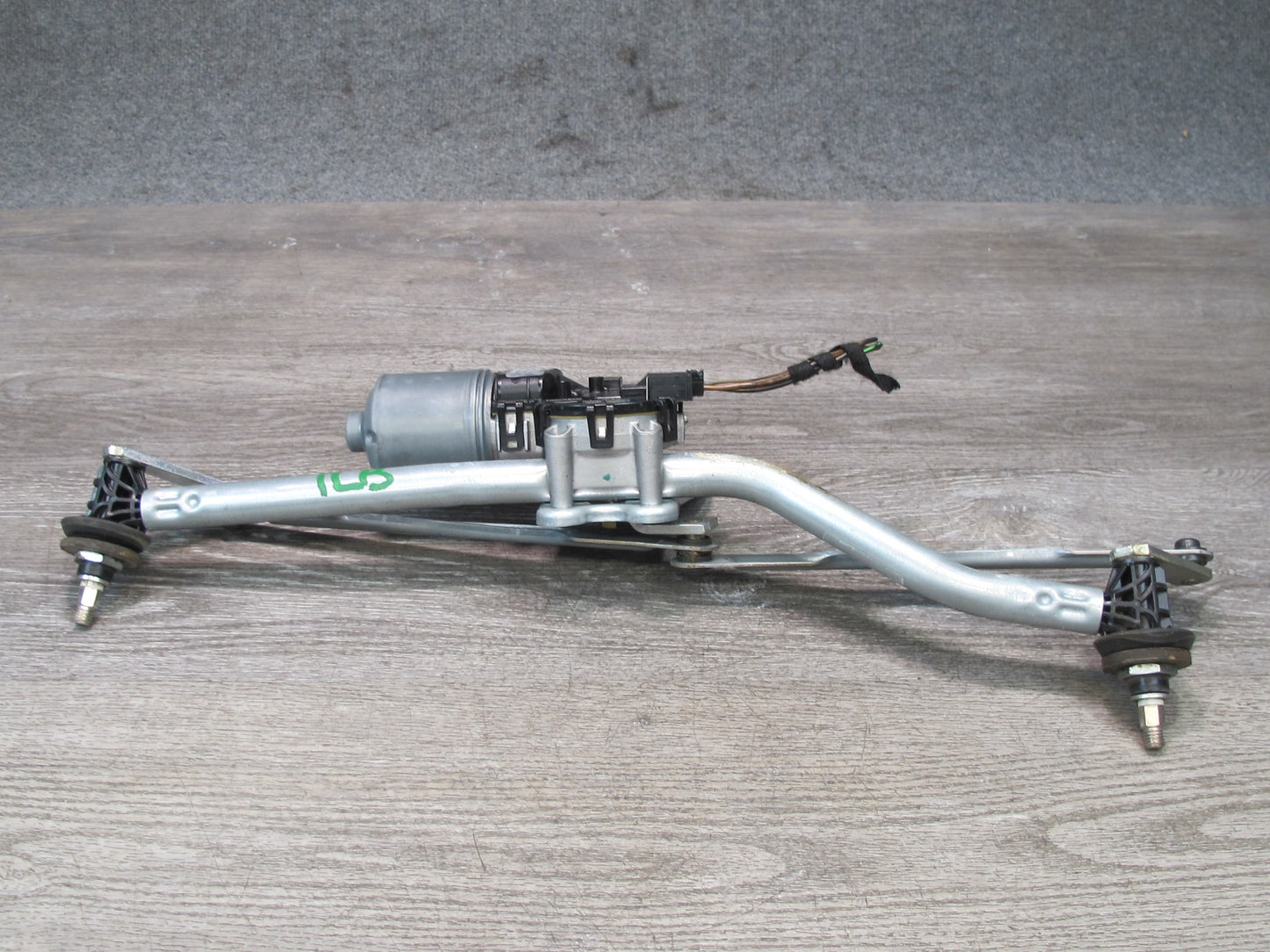 2001-2006 BMW E46 M3 3-SERIES Windshield Wiper Transmission Linkage W/ Motor