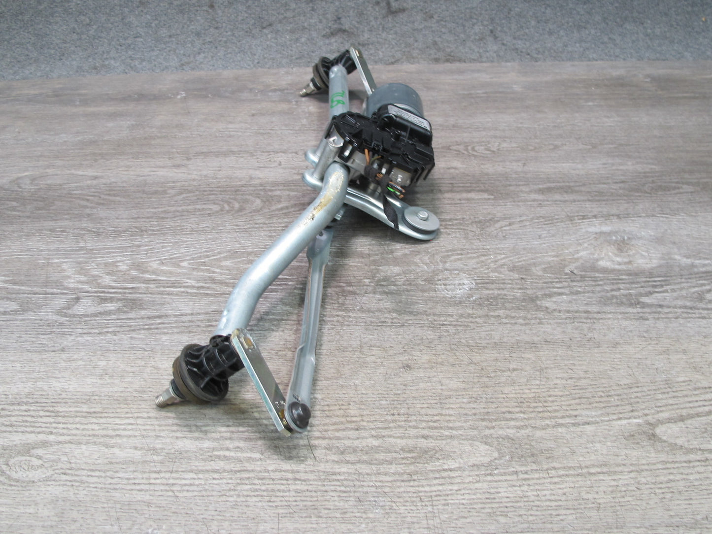 2001-2006 BMW E46 M3 3-SERIES Windshield Wiper Transmission Linkage W/ Motor