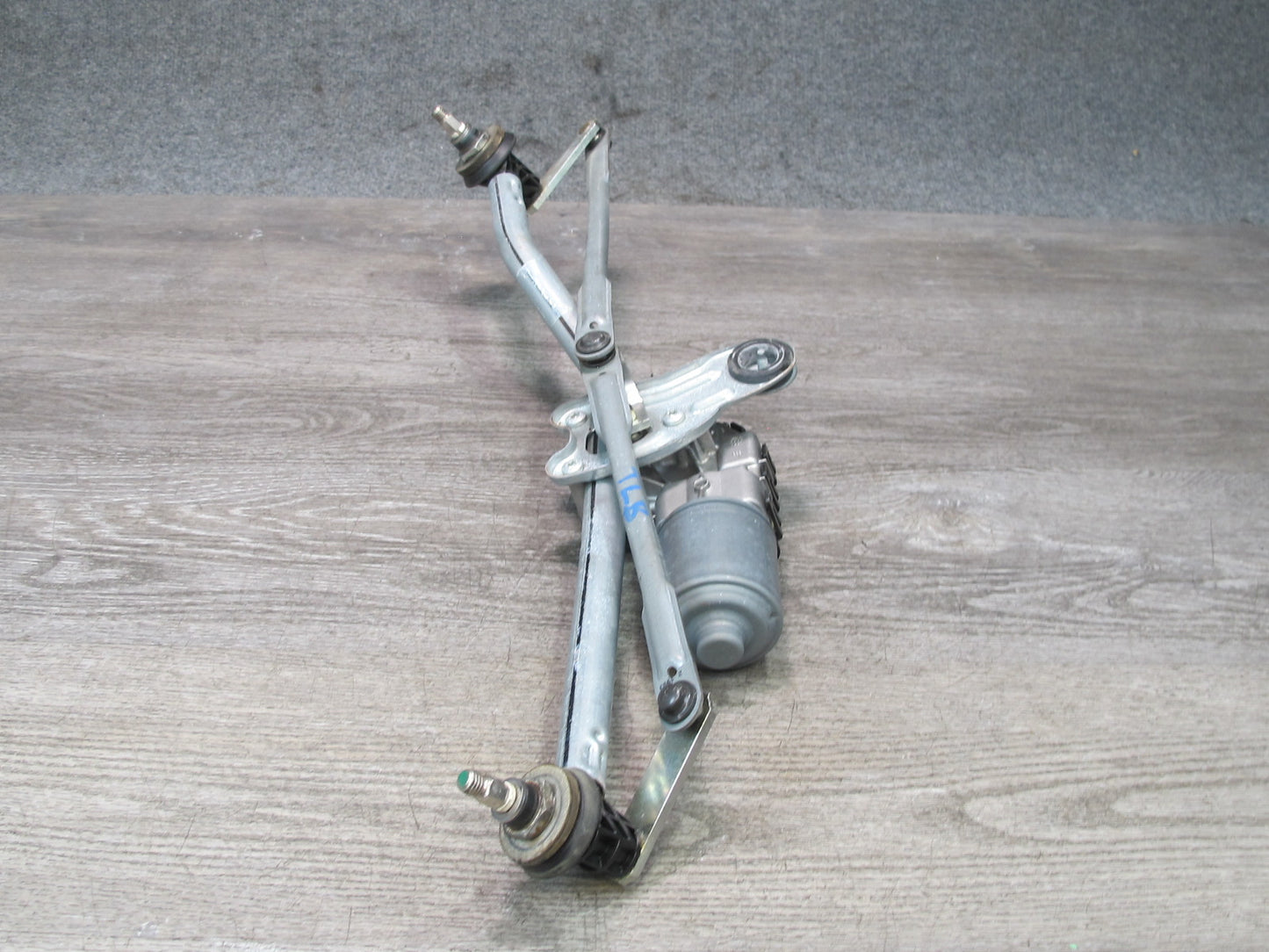 2001-2006 BMW E46 M3 3-SERIES Windshield Wiper Transmission Linkage W/ Motor