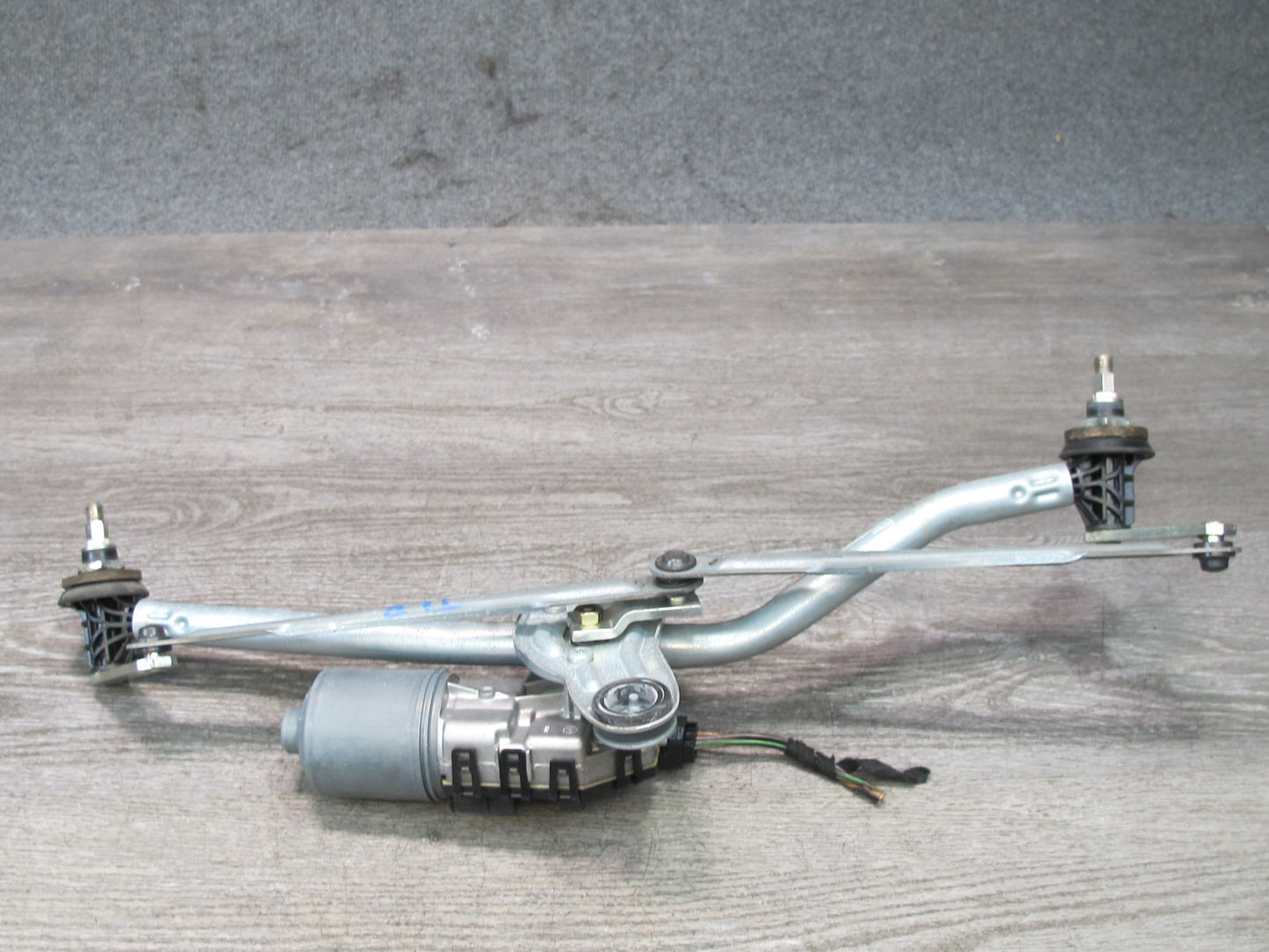 2001-2006 BMW E46 M3 3-SERIES Windshield Wiper Transmission Linkage W/ Motor