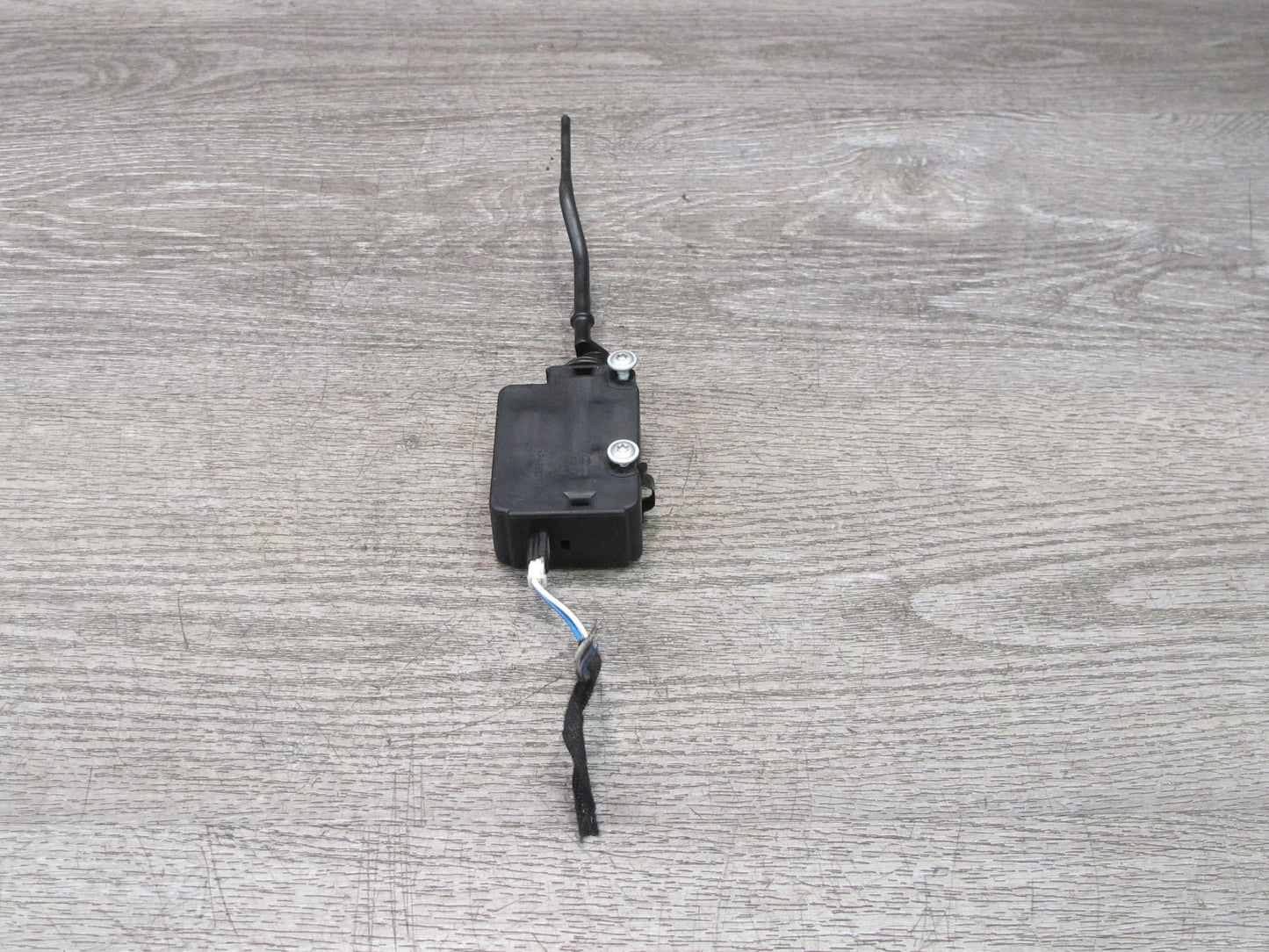 2001-2006 BMW E46 M3 3-SERIES Fuel Door Filler Cap Actuator Release Motor