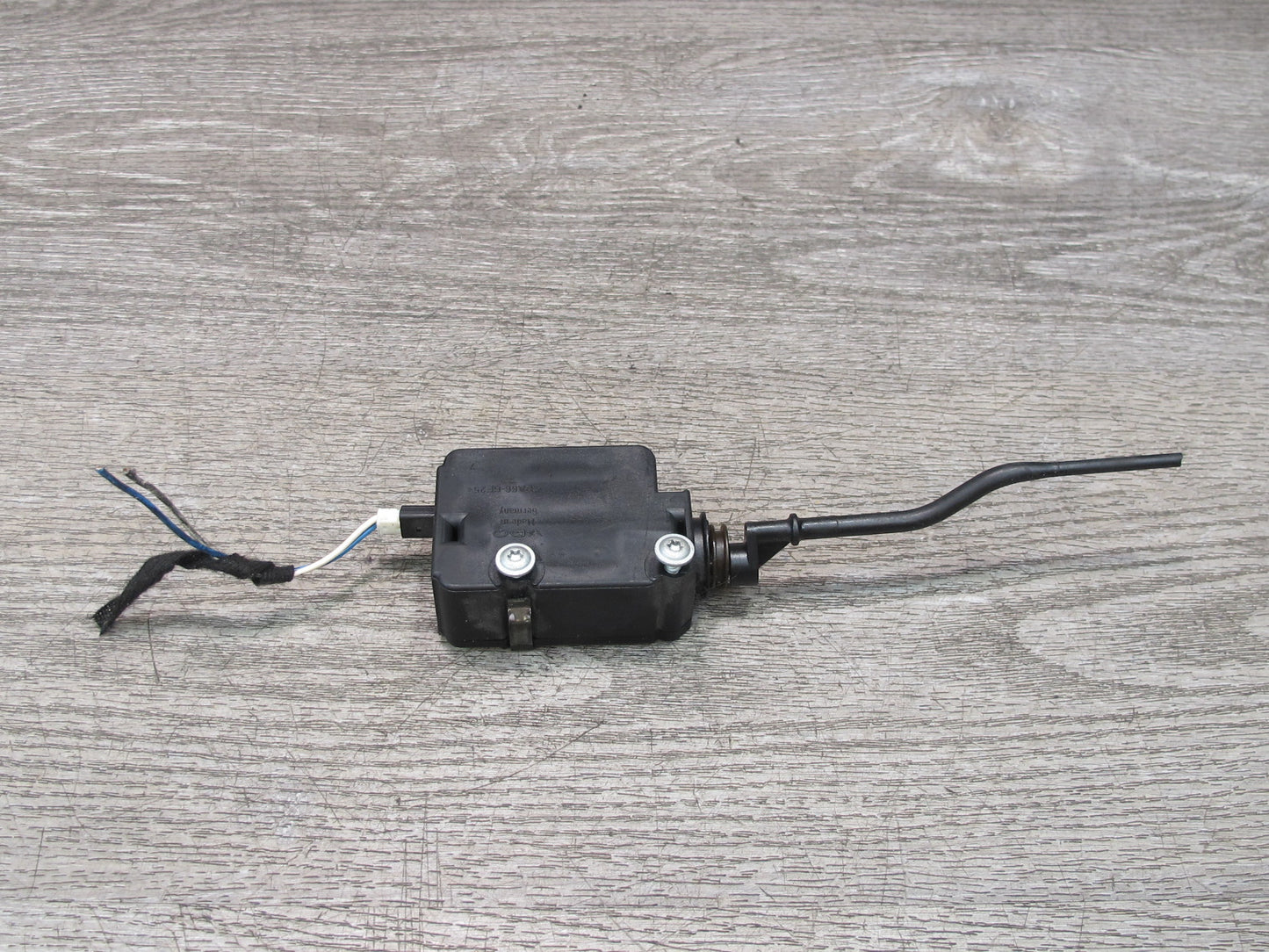 2001-2006 BMW E46 M3 3-SERIES Fuel Door Filler Cap Actuator Release Motor