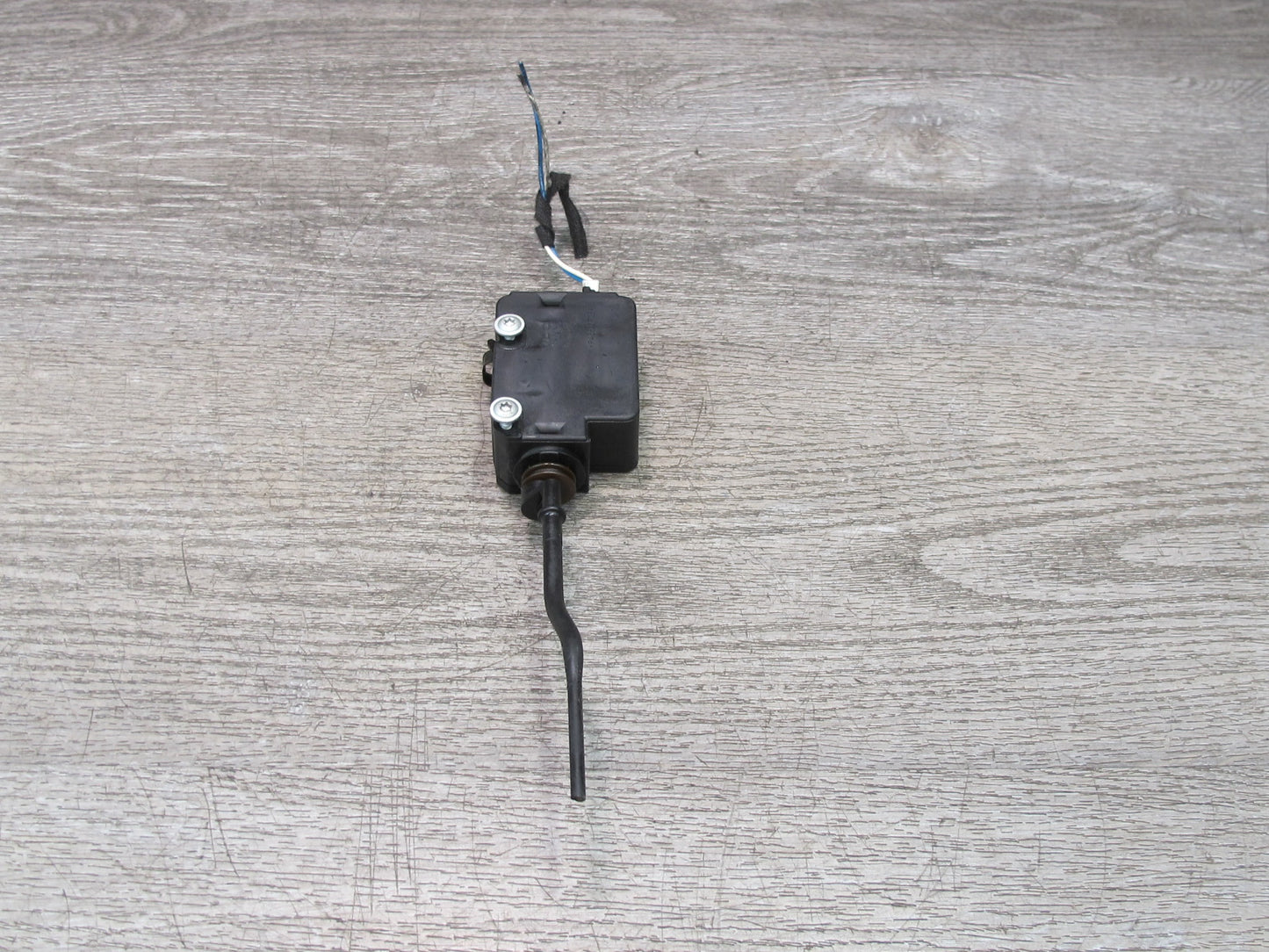 2001-2006 BMW E46 M3 3-SERIES Fuel Door Filler Cap Actuator Release Motor