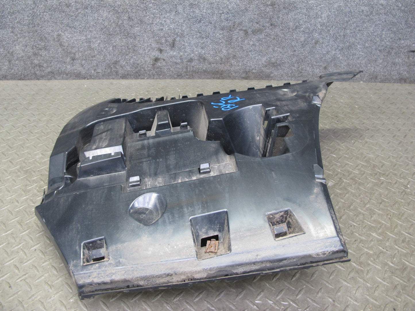 11-16 BMW F10 5-SERIES 550i Rear Bumper Right Mount Bracket Support OEM