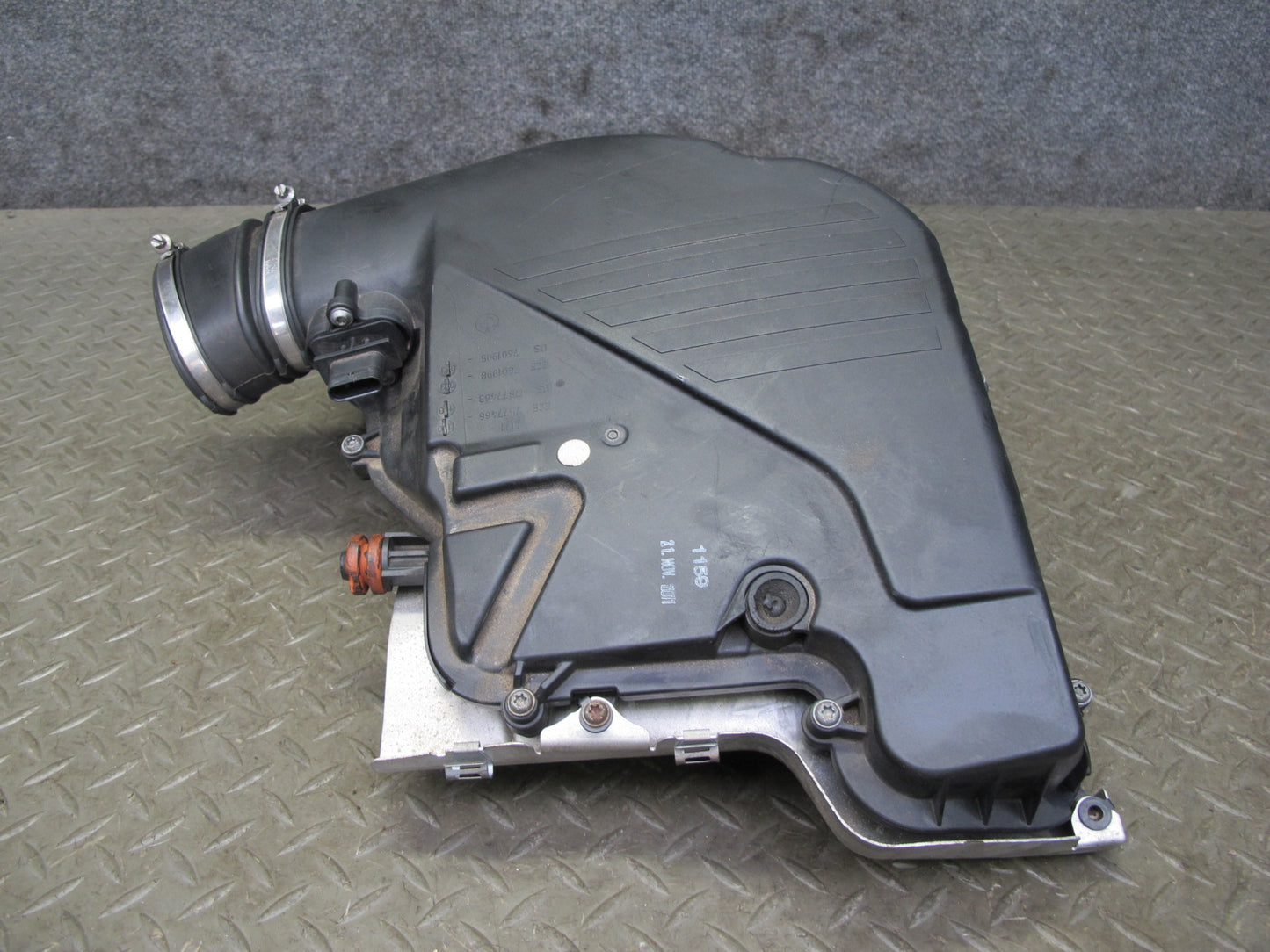 11-13 BMW F12 F10 550i N63 Right Air Intake Cleaner Filter Box w MAF Sensor OEM