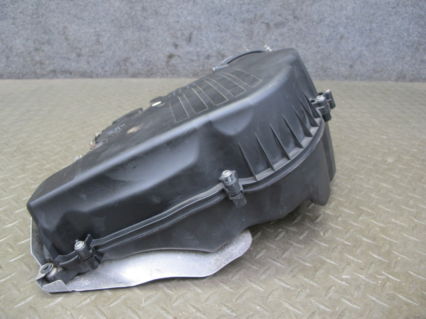 11-13 BMW F12 F10 550i N63 Right Air Intake Cleaner Filter Box w MAF Sensor OEM