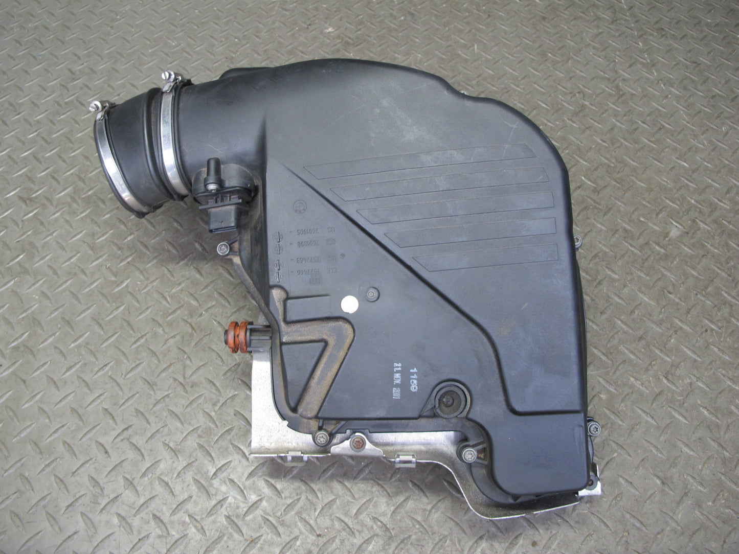 11-13 BMW F12 F10 550i N63 Right Air Intake Cleaner Filter Box w MAF Sensor OEM