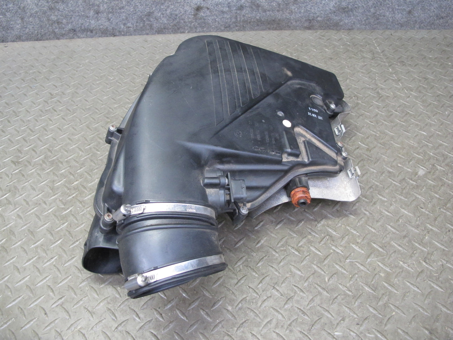 11-13 BMW F12 F10 550i N63 Right Air Intake Cleaner Filter Box w MAF Sensor OEM