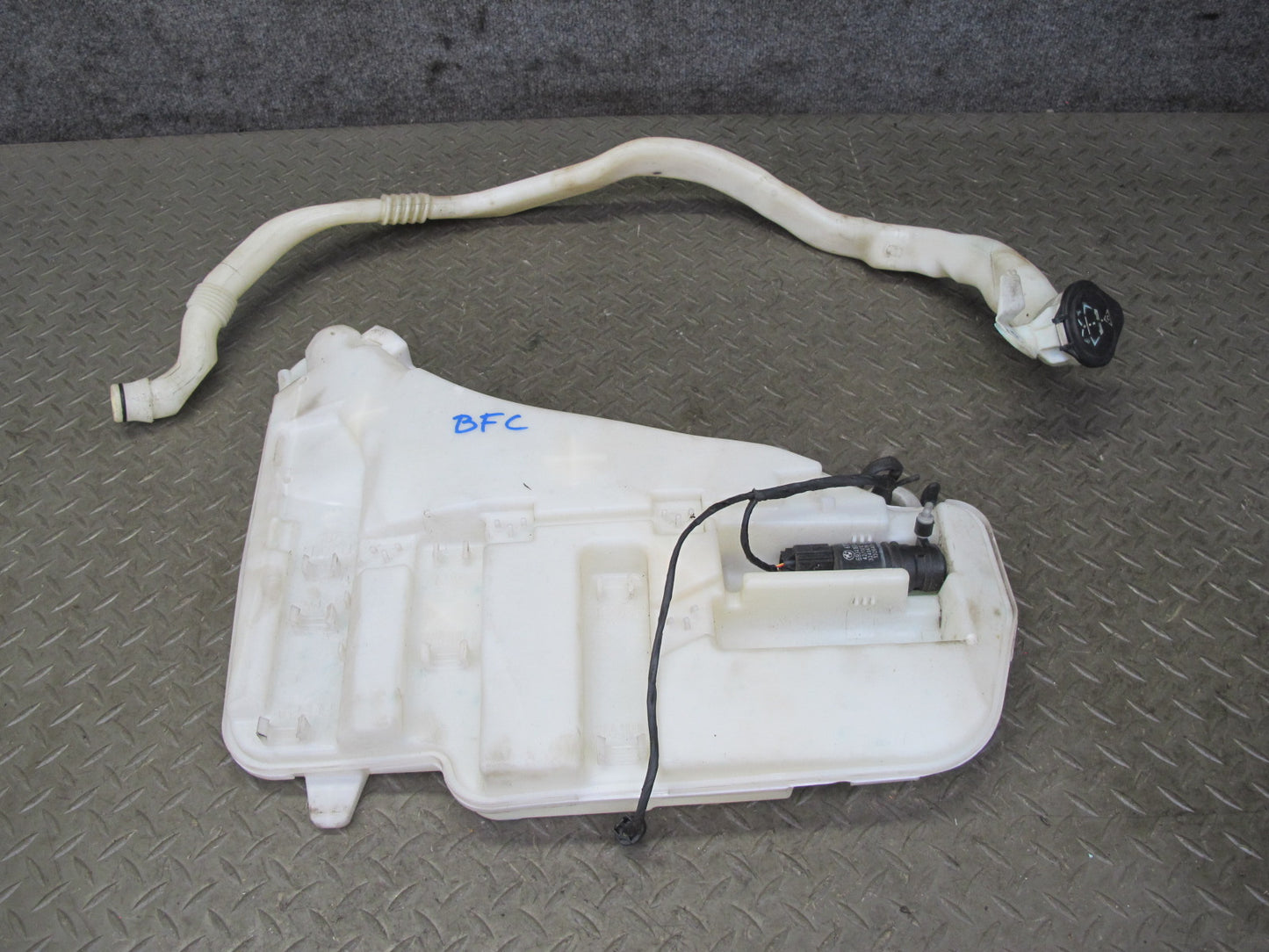 11-16 BMW F12 F13 F10 550i Windshield Washer Fluid Reservoir w Pump & Neck OEM