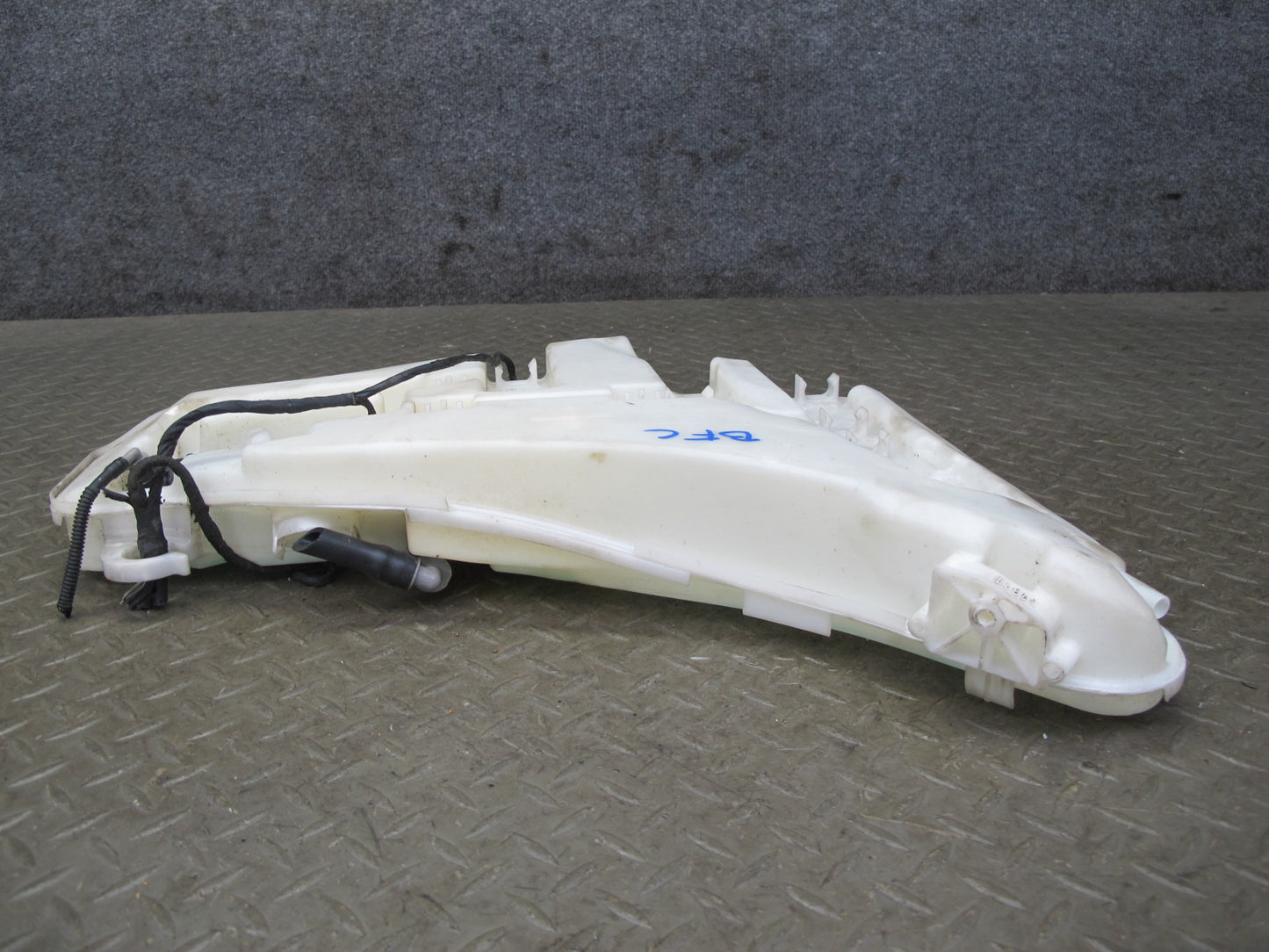 11-16 BMW F12 F13 F10 550i Windshield Washer Fluid Reservoir w Pump & Neck OEM