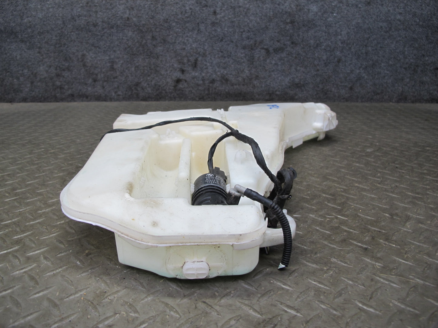 11-16 BMW F12 F13 F10 550i Windshield Washer Fluid Reservoir w Pump & Neck OEM