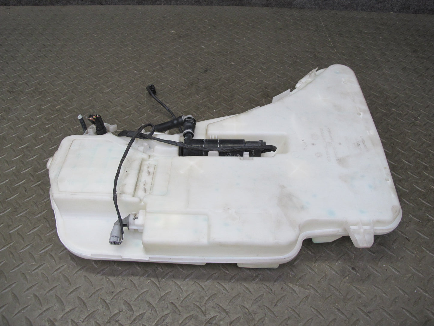 11-16 BMW F12 F13 F10 550i Windshield Washer Fluid Reservoir w Pump & Neck OEM