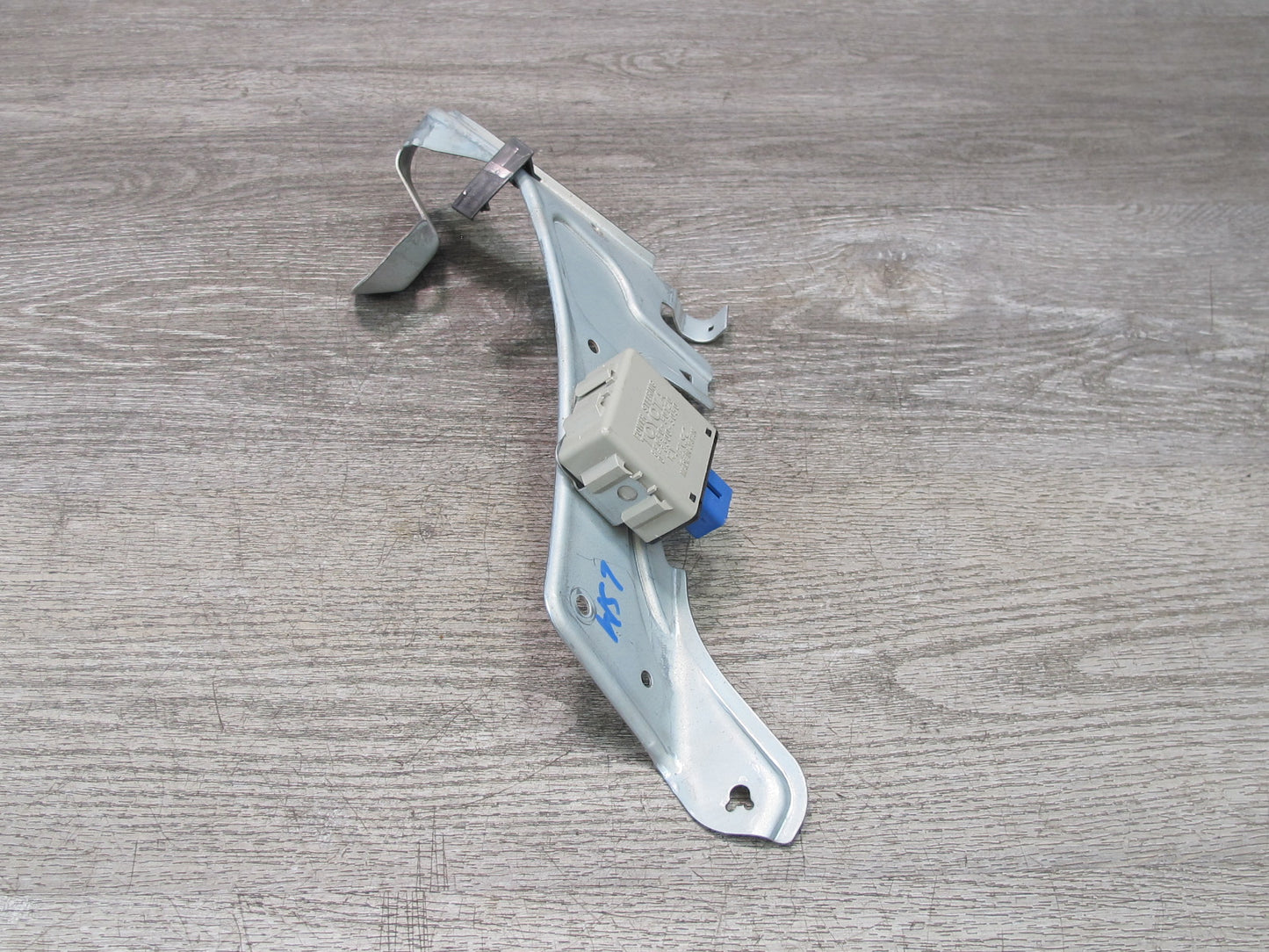04-06 Lexus UCF30L LS430 Power Steering Control Module w Bracket 89650-50120 OEM