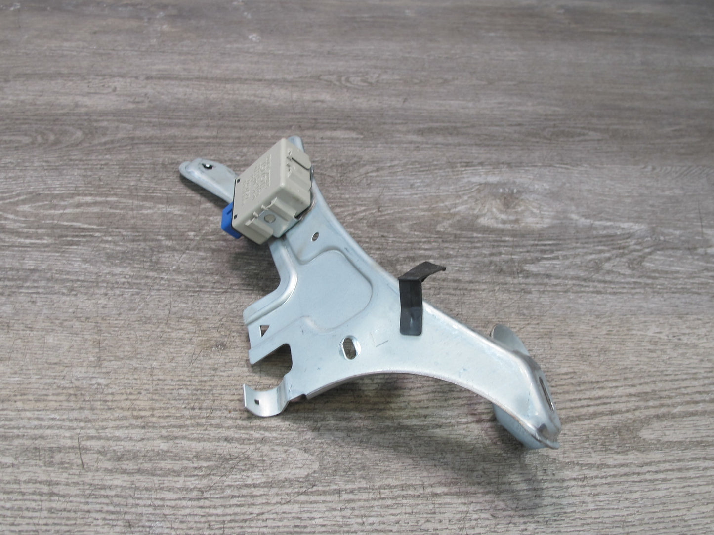 04-06 Lexus UCF30L LS430 Power Steering Control Module w Bracket 89650-50120 OEM