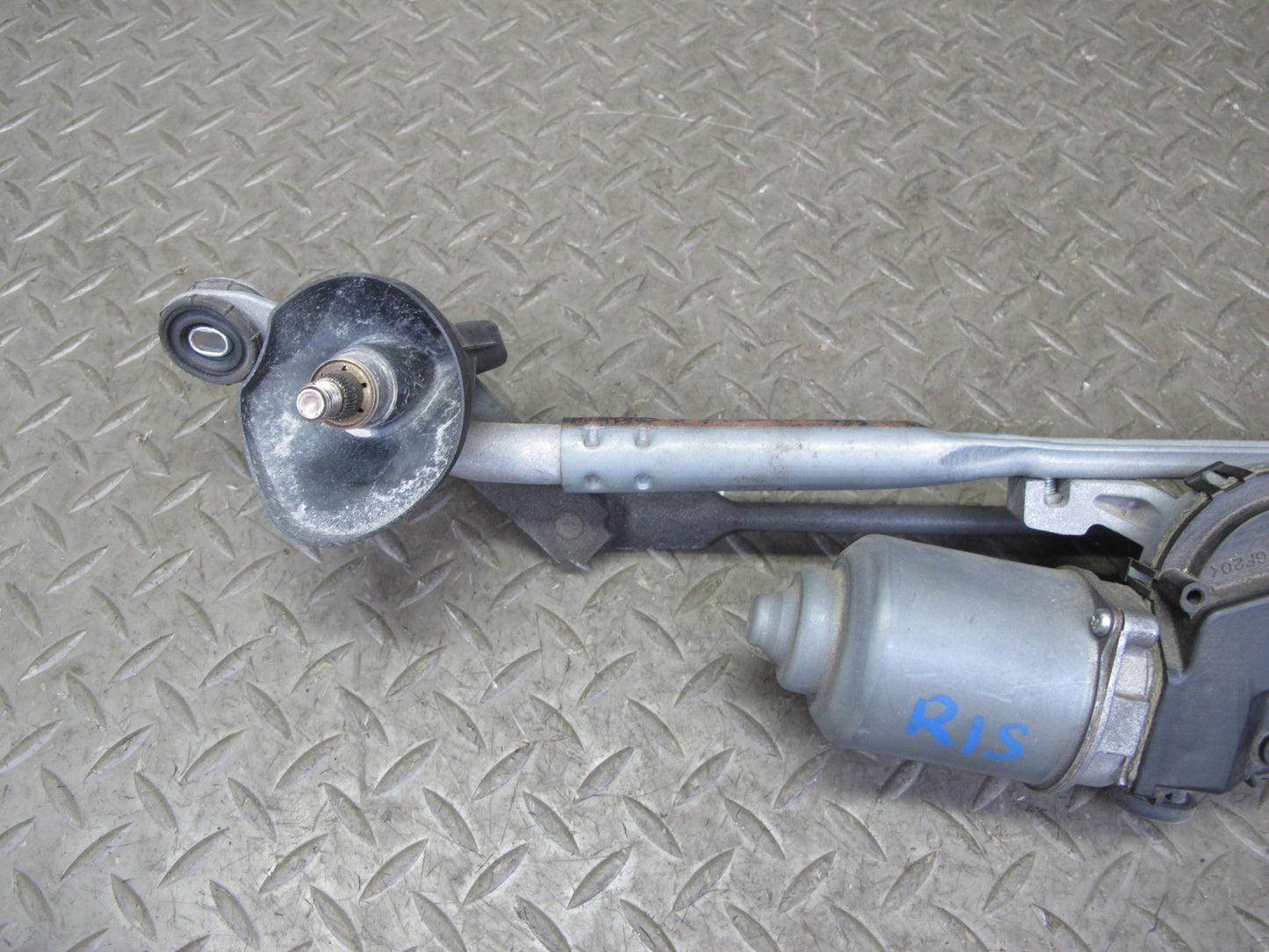 06-11 Lexus GSE20L IS350 IS250 Windshield Wiper Transmission Linkage w Motor OEM