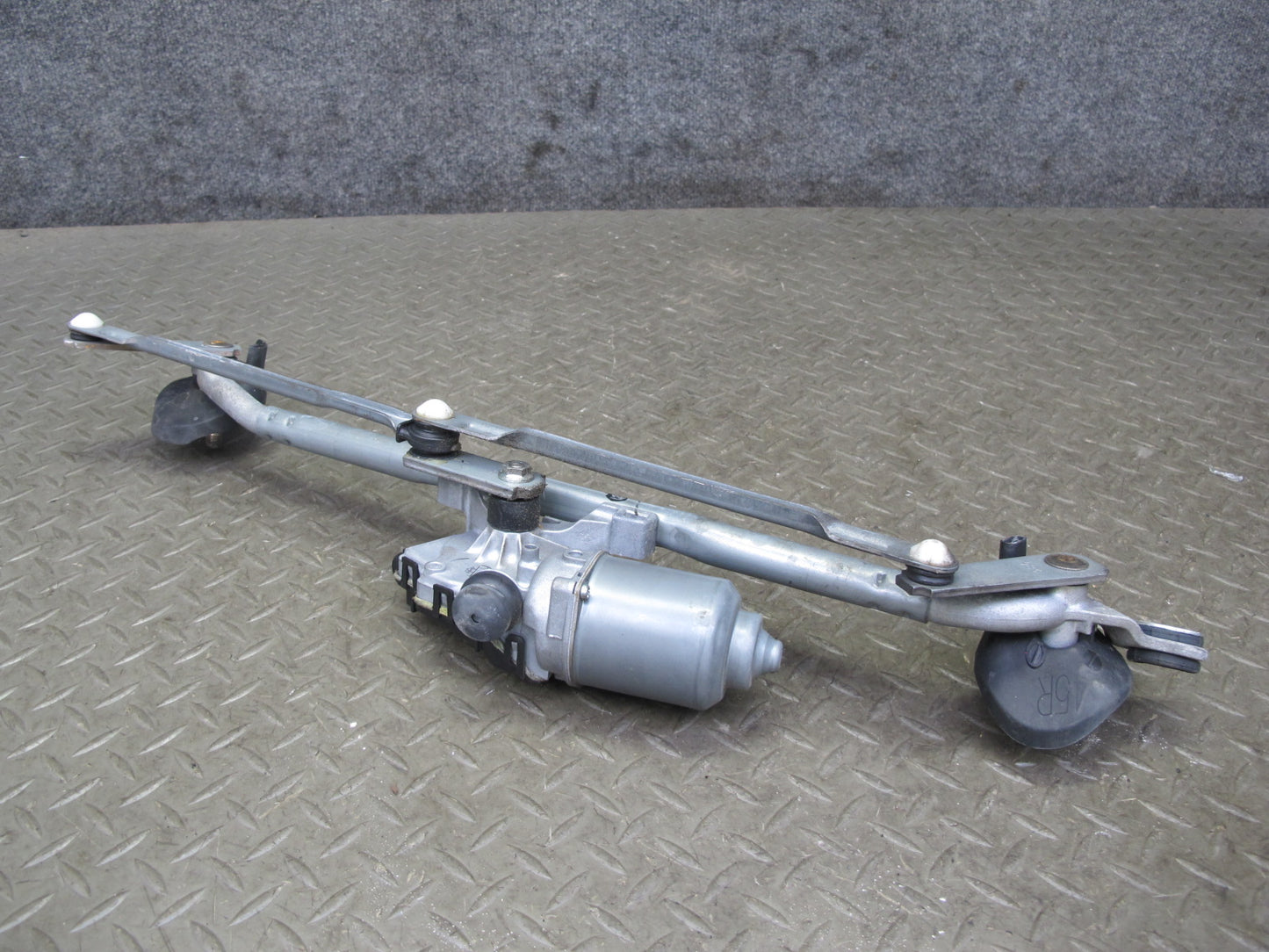 06-11 Lexus GSE20L IS350 IS250 Windshield Wiper Transmission Linkage w Motor OEM