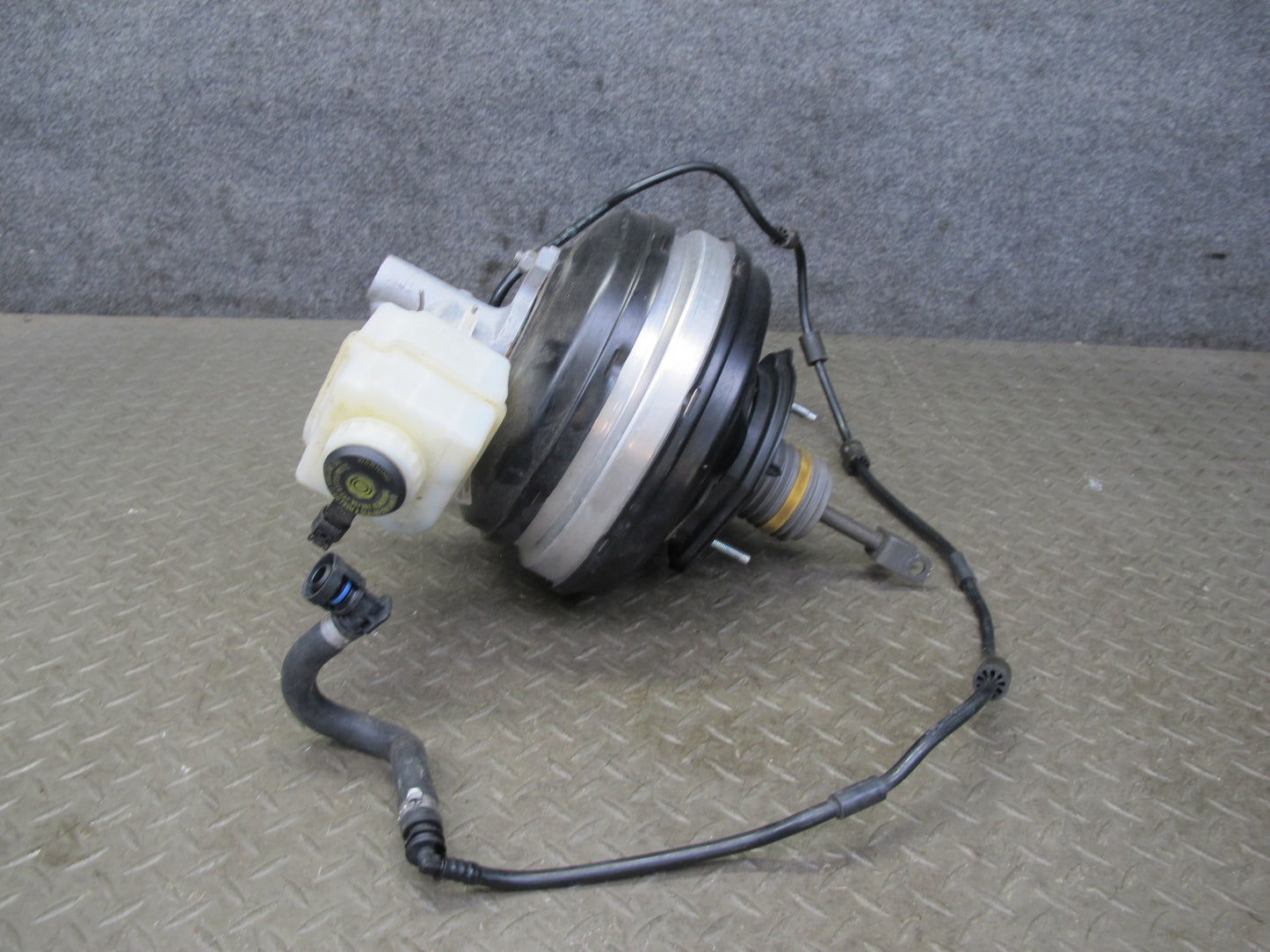 11-16 BMW F12 F13 F10 550i Brake Master Cylinder Booster Fluid Reservoir OEM