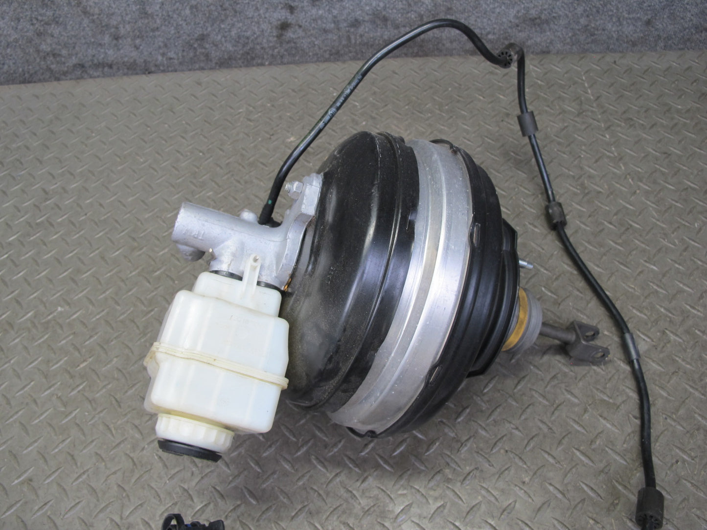 11-16 BMW F12 F13 F10 550i Brake Master Cylinder Booster Fluid Reservoir OEM