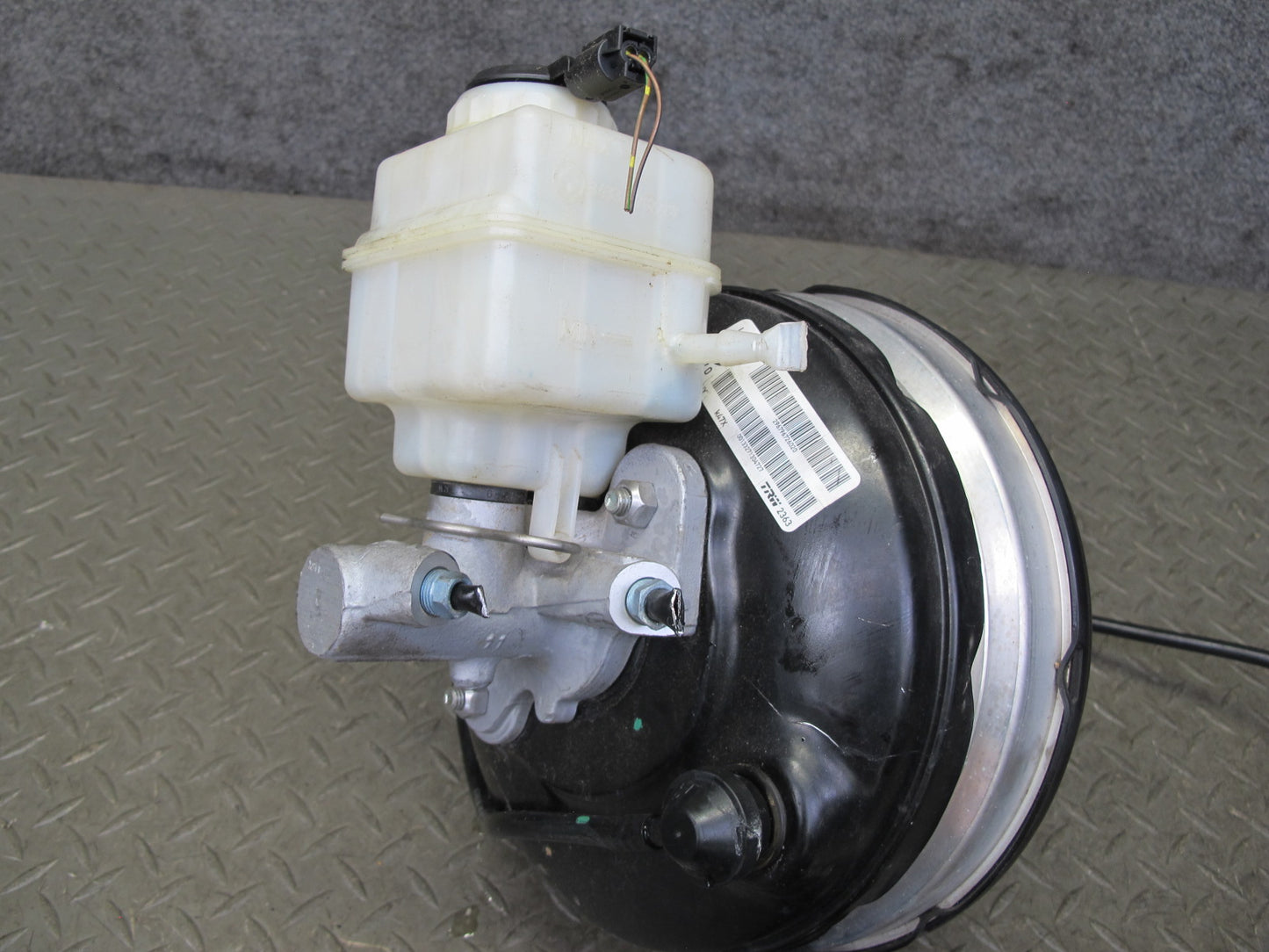 11-16 BMW F12 F13 F10 550i Brake Master Cylinder Booster Fluid Reservoir OEM