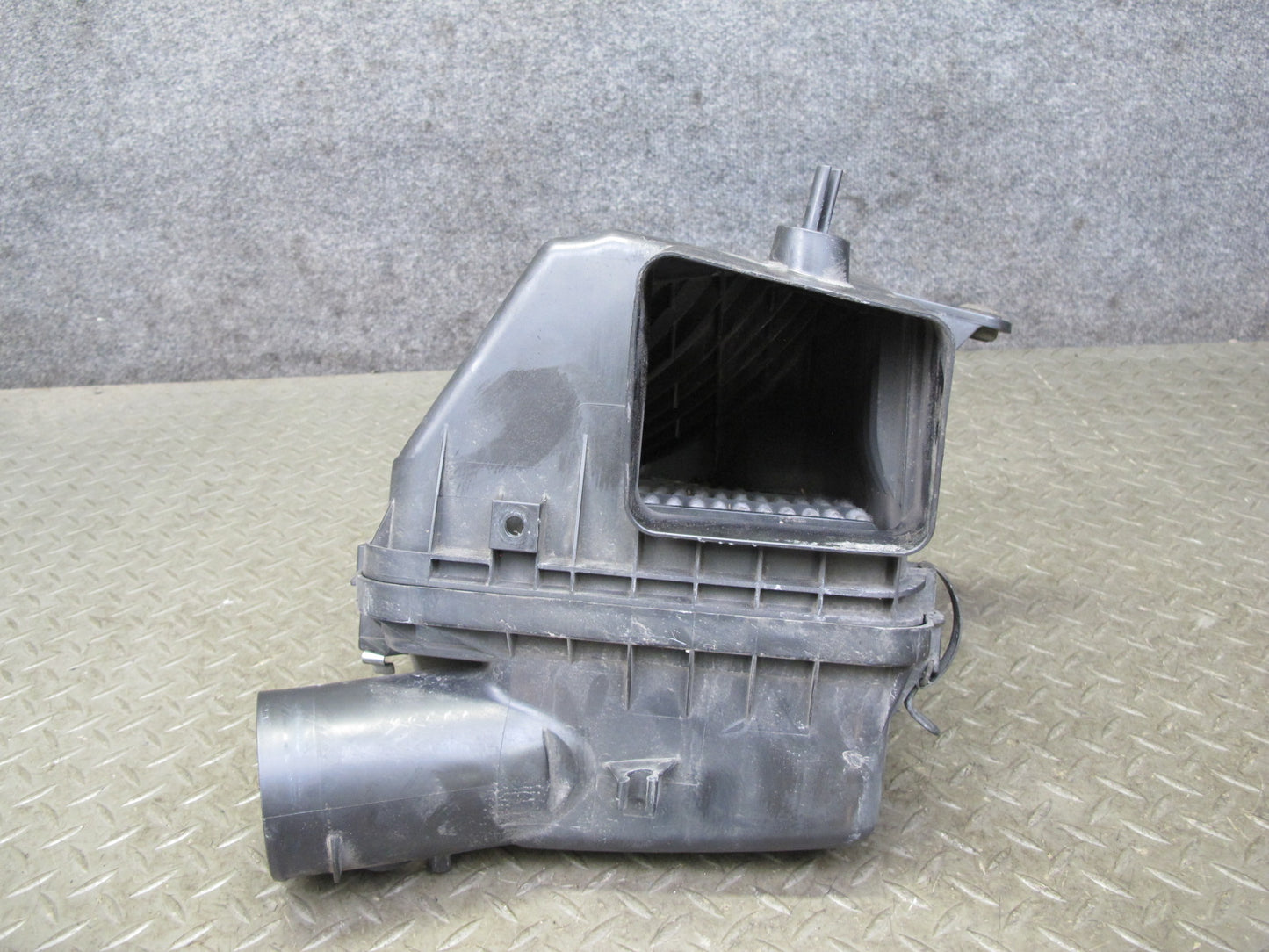 06-15 Lexus GSE20L IS250 2.5L Air Intake Cleaner Filter Box 014140-0980 OEM