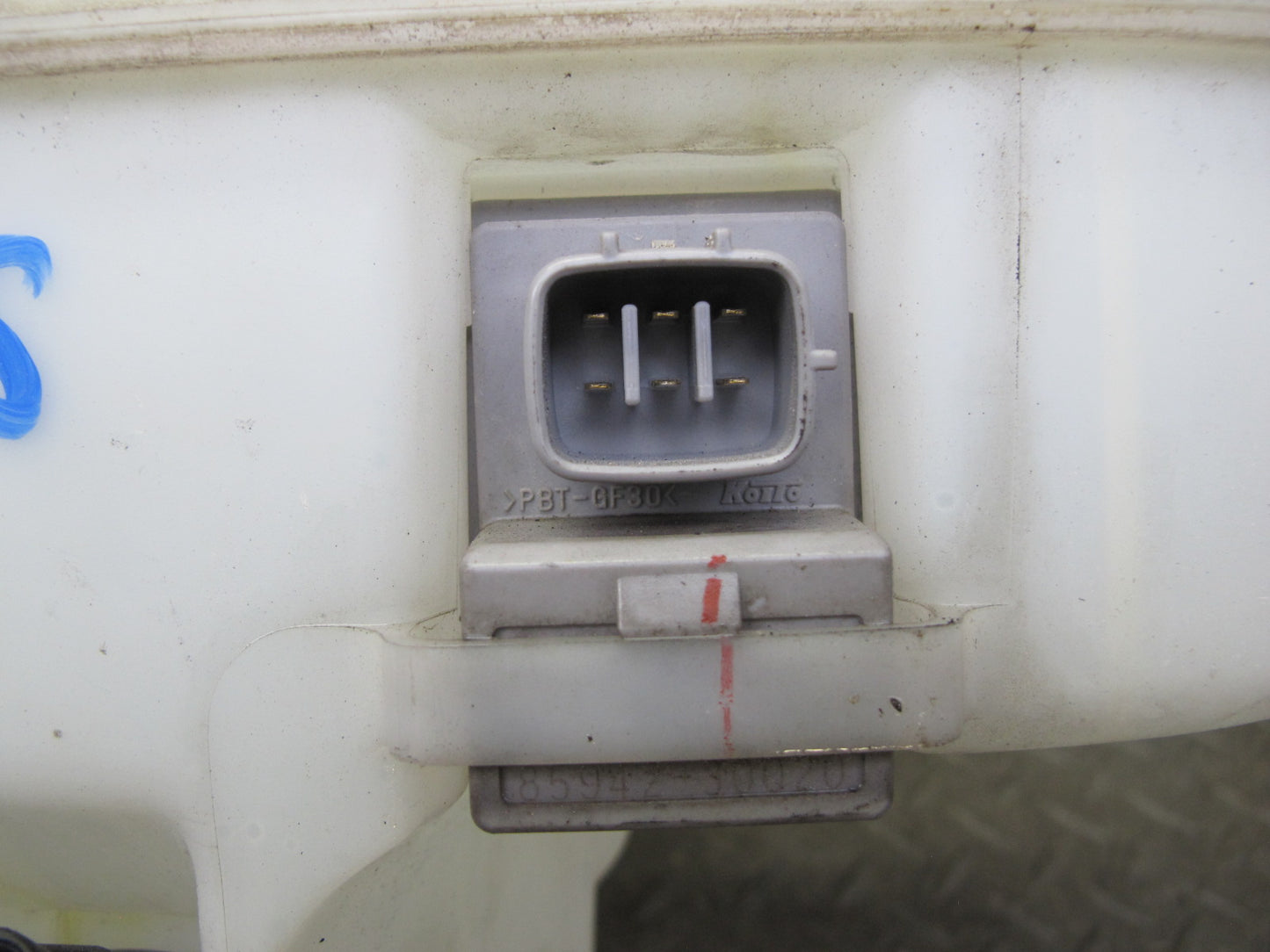 06-15 Lexus GSE20L IS350 IS250 Windshield Washer Fluid Reservoir Tank w Pump OEM