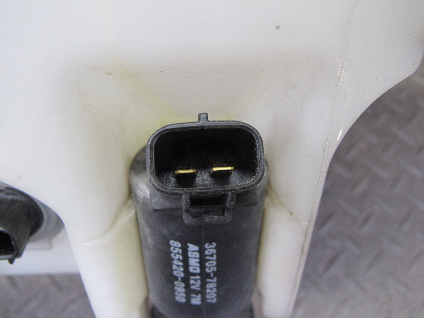 06-15 Lexus GSE20L IS350 IS250 Windshield Washer Fluid Reservoir Tank w Pump OEM