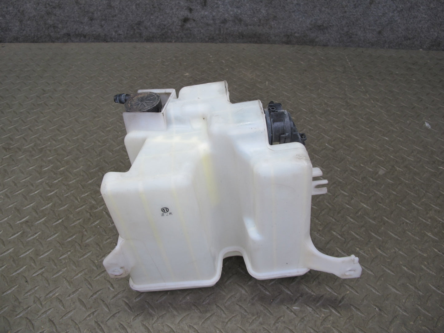 06-15 Lexus GSE20L IS350 IS250 Windshield Washer Fluid Reservoir Tank w Pump OEM