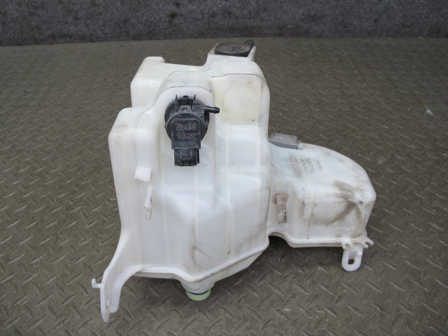 06-15 Lexus GSE20L IS350 IS250 Windshield Washer Fluid Reservoir Tank w Pump OEM