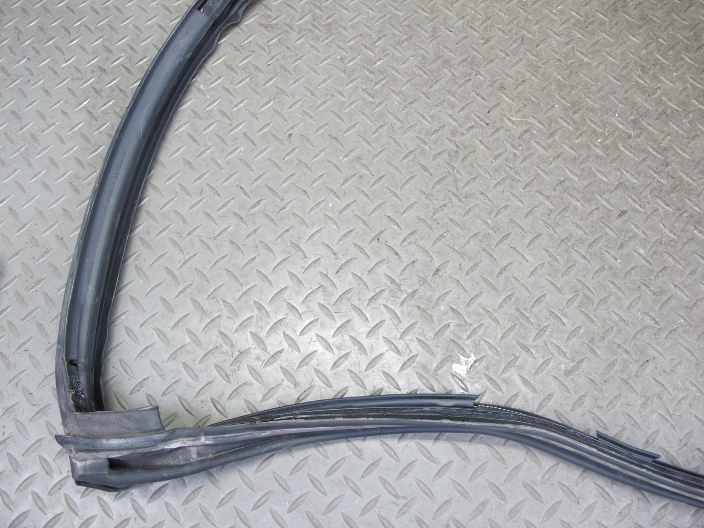10-15 Lexus IS350 IS250 Convert Front Windshield Weatherstrip Rubber Seal OEM