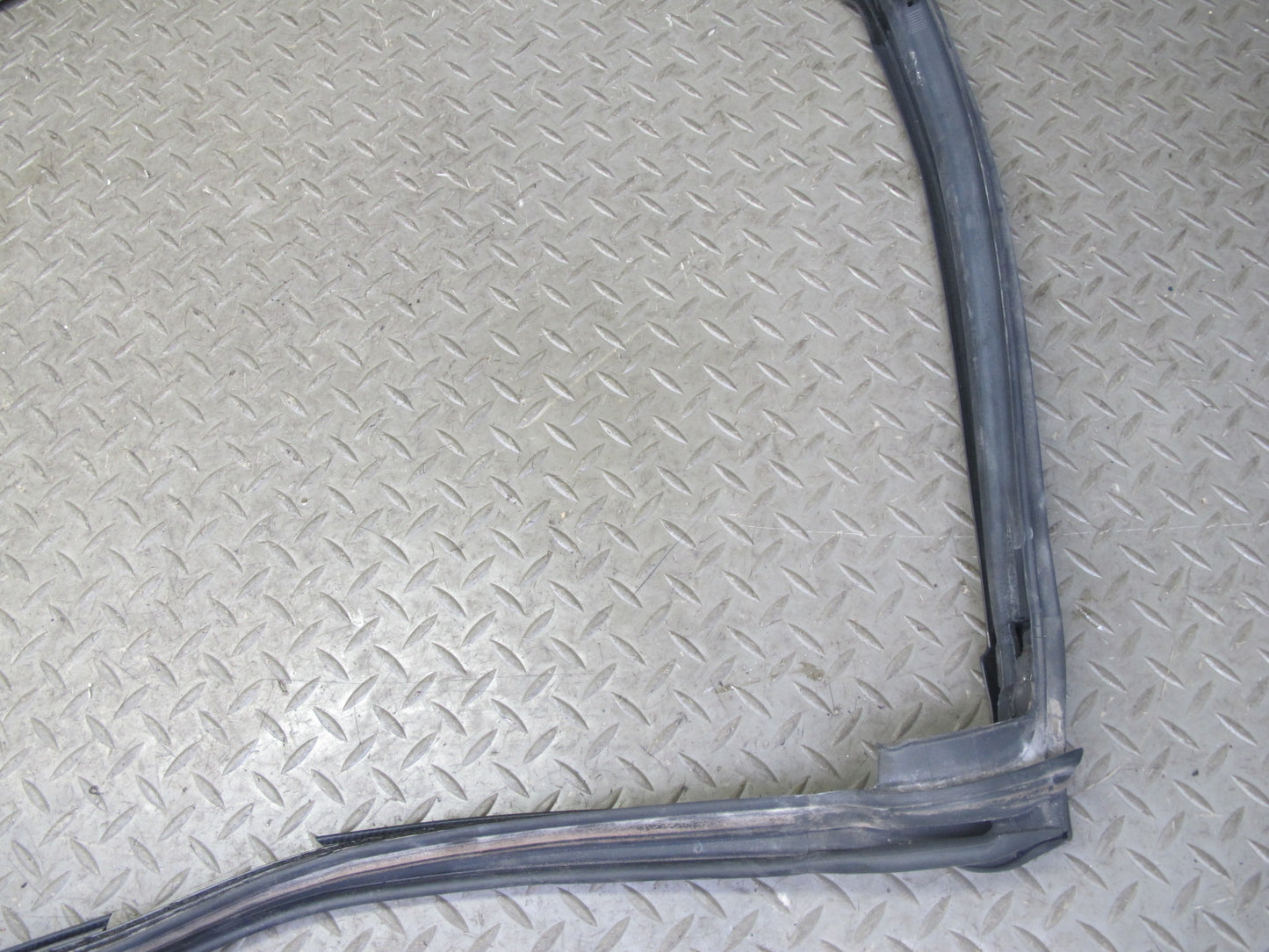 10-15 Lexus IS350 IS250 Convert Front Windshield Weatherstrip Rubber Seal OEM