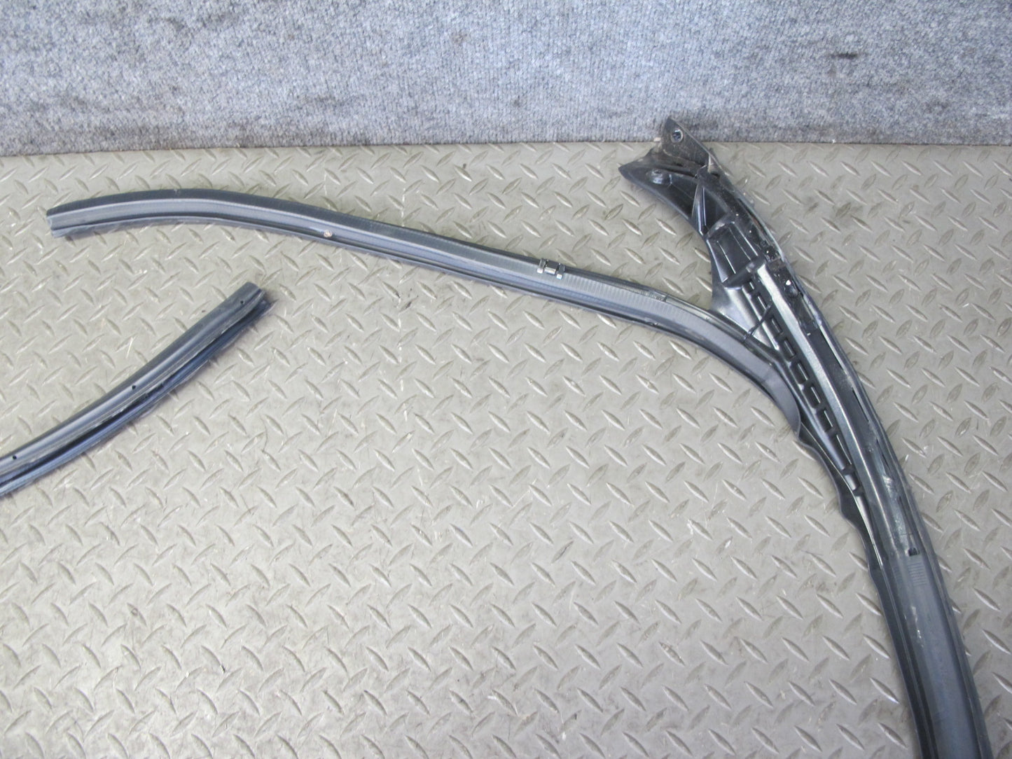 10-15 Lexus IS350 IS250 Convert Front Windshield Weatherstrip Rubber Seal OEM