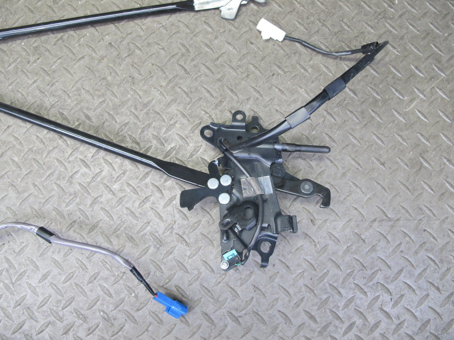 10-15 Lexus IS350 IS250 Convertible Front Trunk Roof Lock Latch Motor Assy OEM