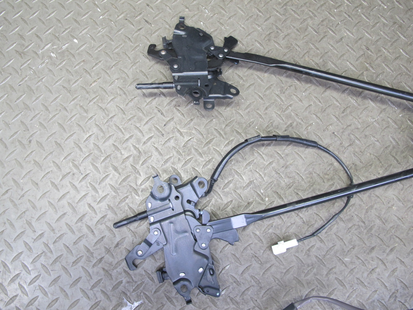 10-15 Lexus IS350 IS250 Convertible Front Trunk Roof Lock Latch Motor Assy OEM