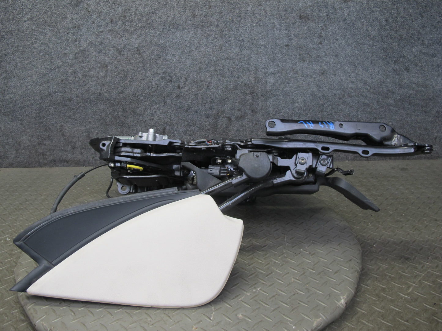 10-15 Lexus IS350 IS250 Convertible Rear Left Trunk Lid Hinge w Motor OEM