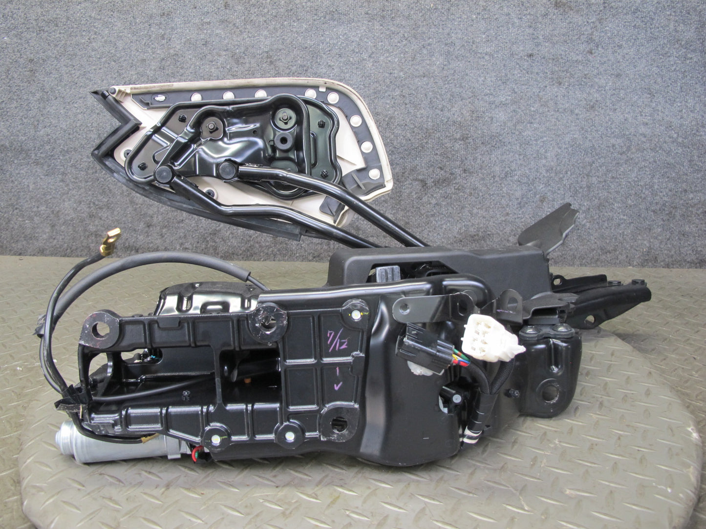 10-15 Lexus IS350 IS250 Convertible Rear Left Trunk Lid Hinge w Motor OEM