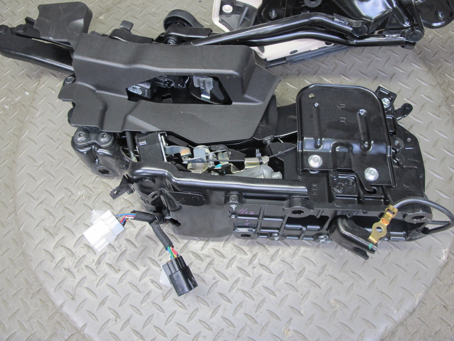 10-15 Lexus IS350 IS250 Convertible Rear  Right Trunk Lid Hinge w Motor OEM