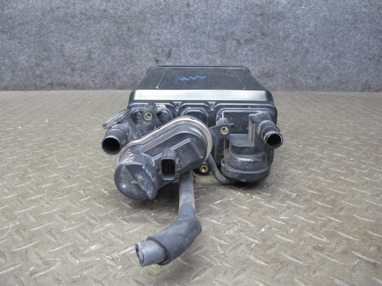 06-15 Lexus IS350 IS250 Fuel Evap Vapor Charcoal Canister w Pump Assembly OEM