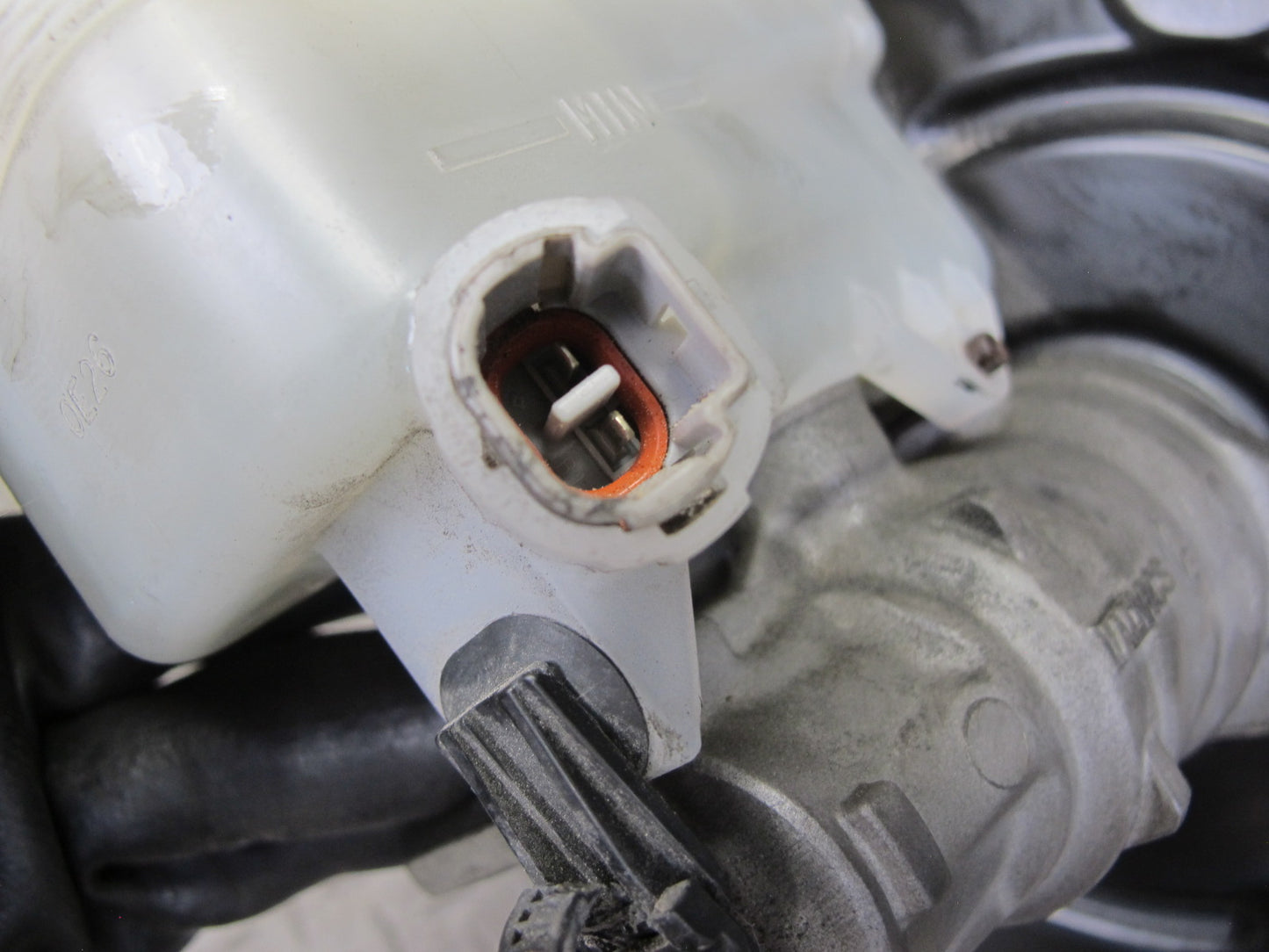 10-15 Lexus IS250 Convert A/T Brake Master Cylinder Booster Fluid Reservoir OEM