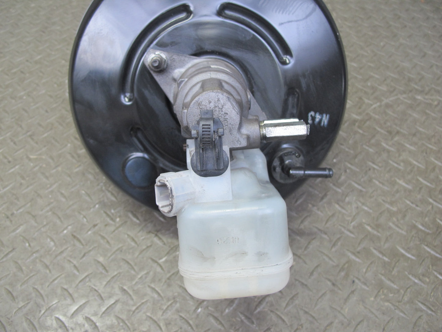 10-15 Lexus IS250 Convert A/T Brake Master Cylinder Booster Fluid Reservoir OEM