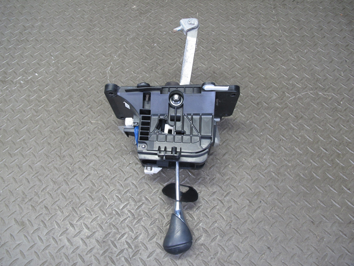 06-13 Lexus IS350 IS250 RWD A/T Automatic Transmission Shifter w Knob Assy OEM