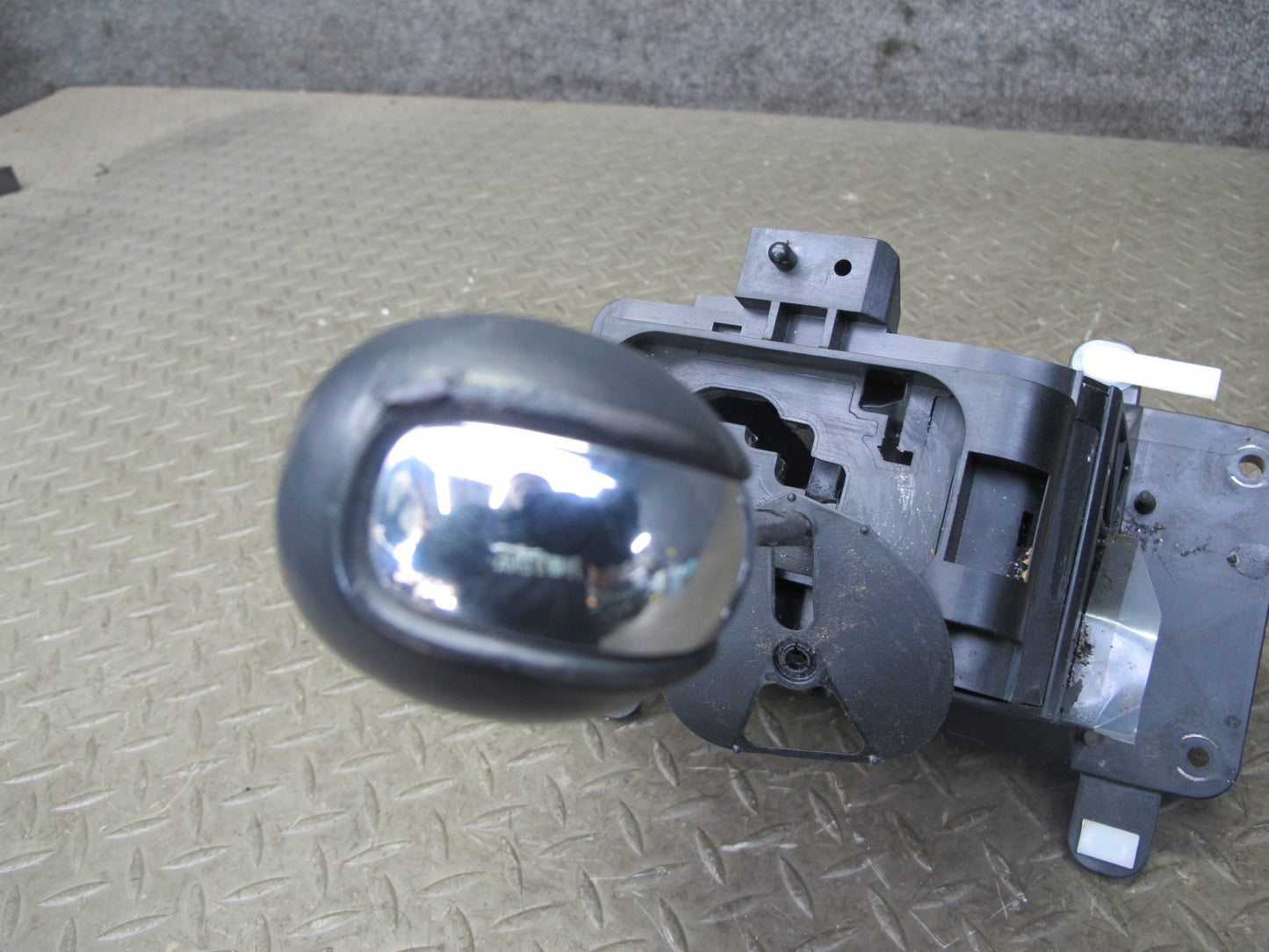 06-13 Lexus IS350 IS250 RWD A/T Automatic Transmission Shifter w Knob Assy OEM
