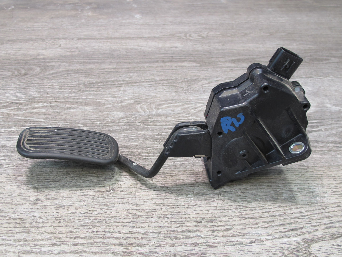 10-15 Lexus GSE20L IS350 IS250 Convertible RWD Gas Accelerator Pedal OEM