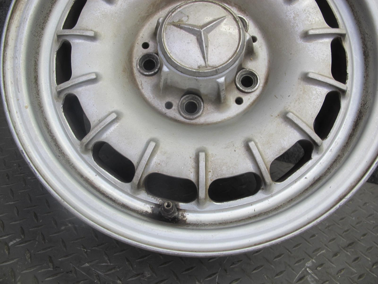 73-85 Mercedes R107 Set of 4 R14 14" Alloy Wheel Rim 14x6.5J ET30 1084001002 OEM