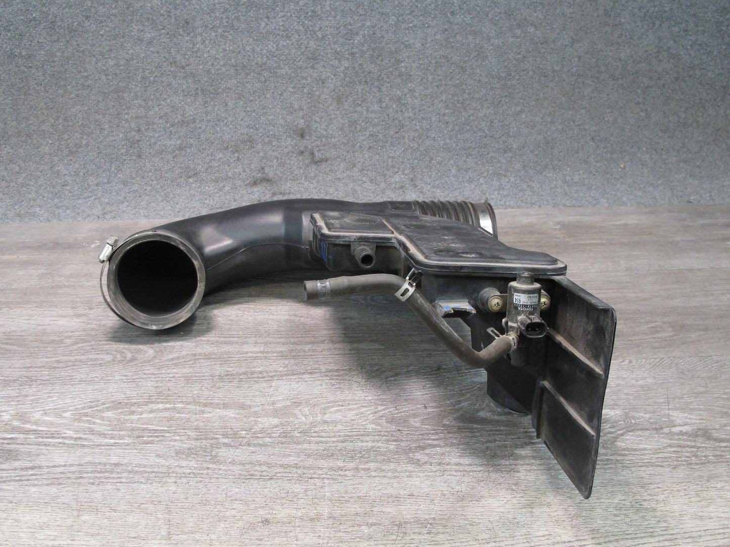 02-10 Lexus Z40 SC430 3UZFE Air Inlet Intake Duct Resonator Hose Pipe OEM