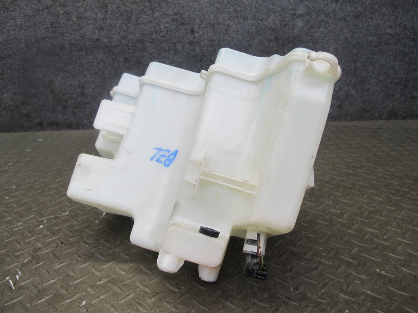 09-16 BMW E89 Z4 Windshield Washer Fluid Reservoir Tank w Pump OEM